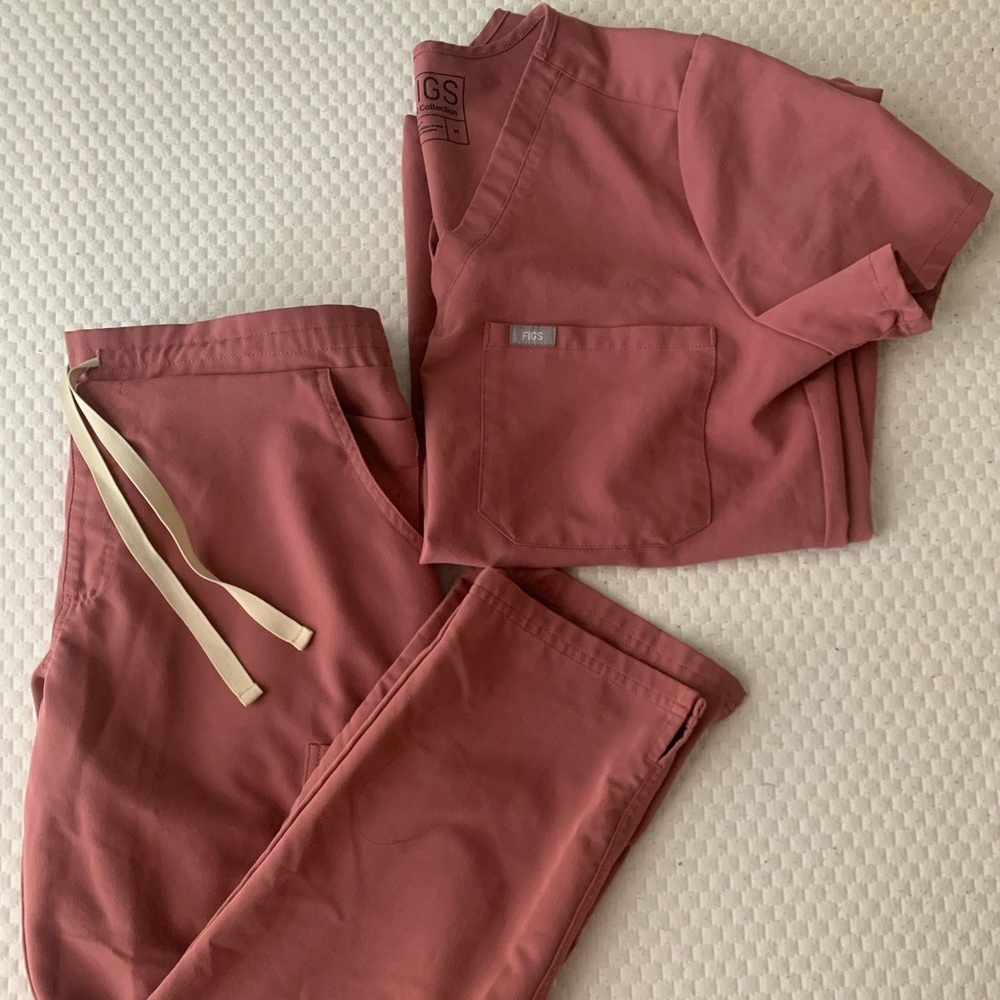 FIGS Mauve Scrubs LIMITED EDITION COLOR